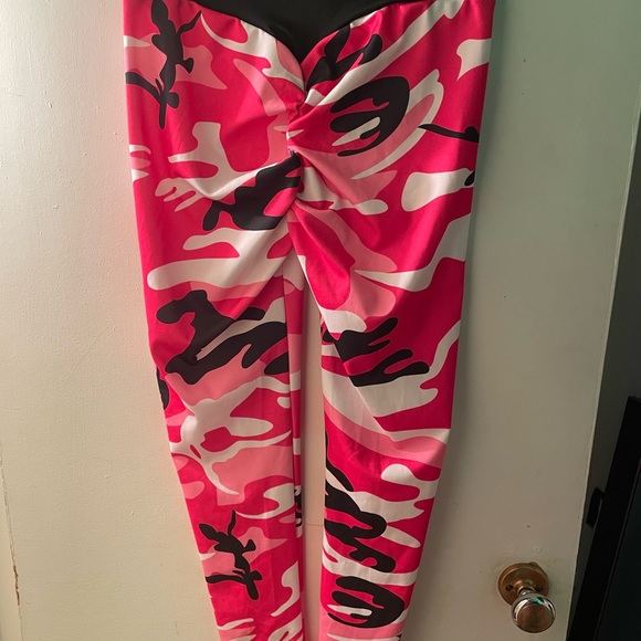 Pink camo leggings - Picture 2 of 2